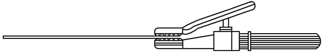 Figura 5-28 Forma de sujeción del electrodo mediante pinzas de soldar